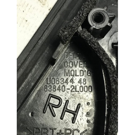 Накладка задней правой двери Hyundai i30 HB 2007-2012 838402L000